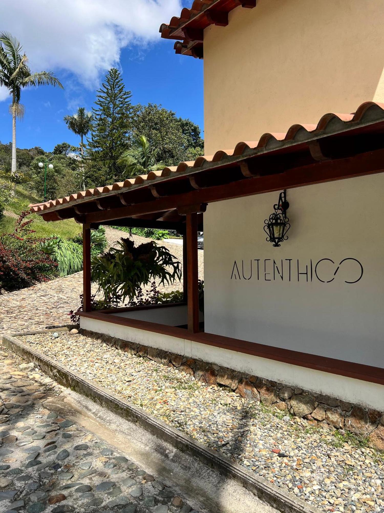 Autenthico Sajonia Aeropuerto Hotel